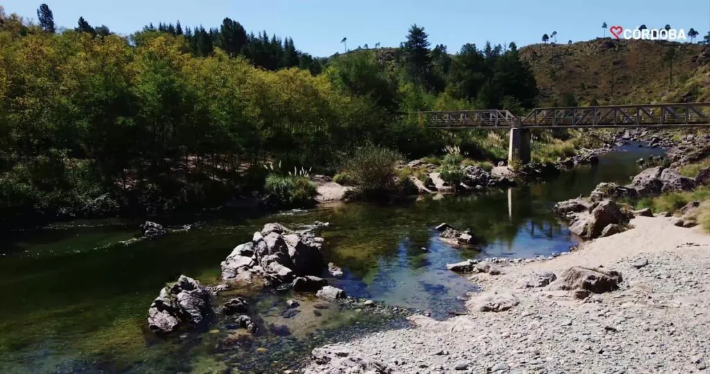 Balneario de arenas blancas en Villa Yacanto