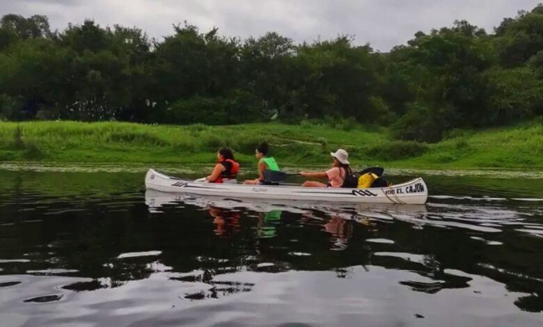 Paseos en canoas desde El Diquecito hasta Playa de Los Hippies