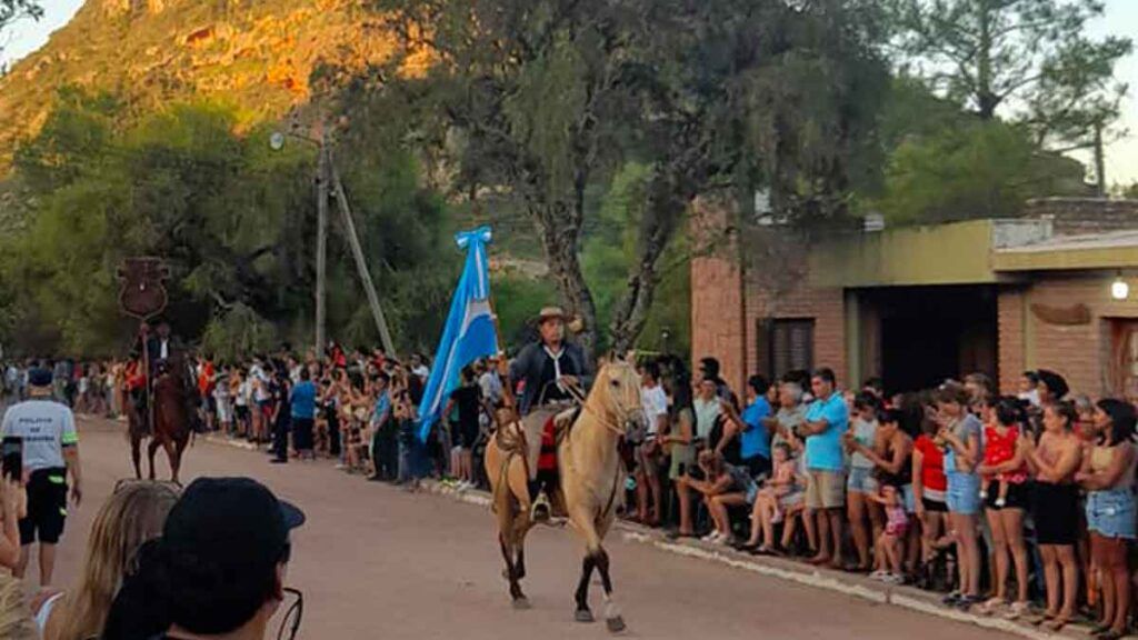 Desfile Gaucho patronales Cerro Colorado