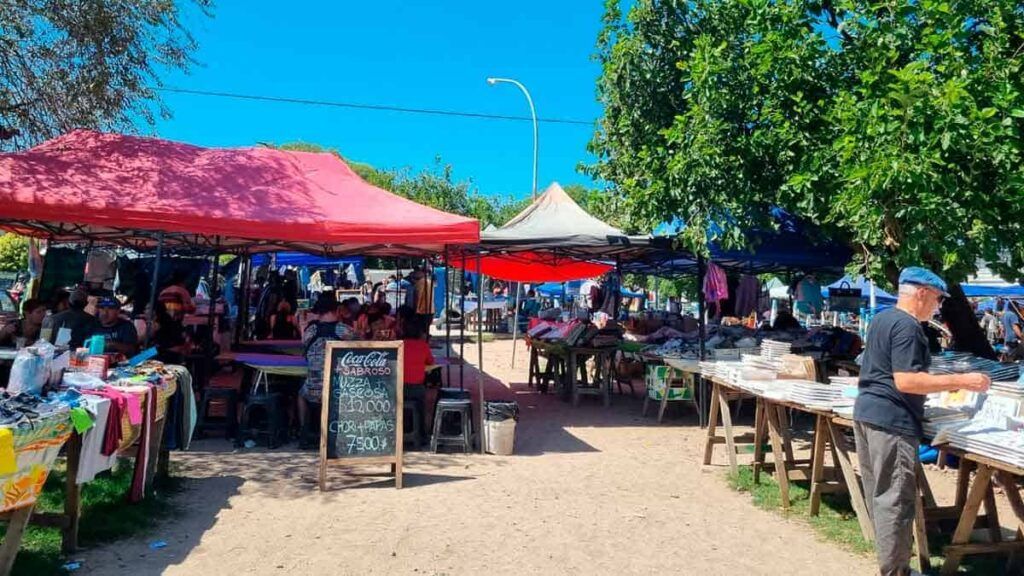Tortillas a la parrilla cocinándose al carbón