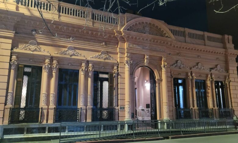 Fachada de la Biblioteca Córdoba