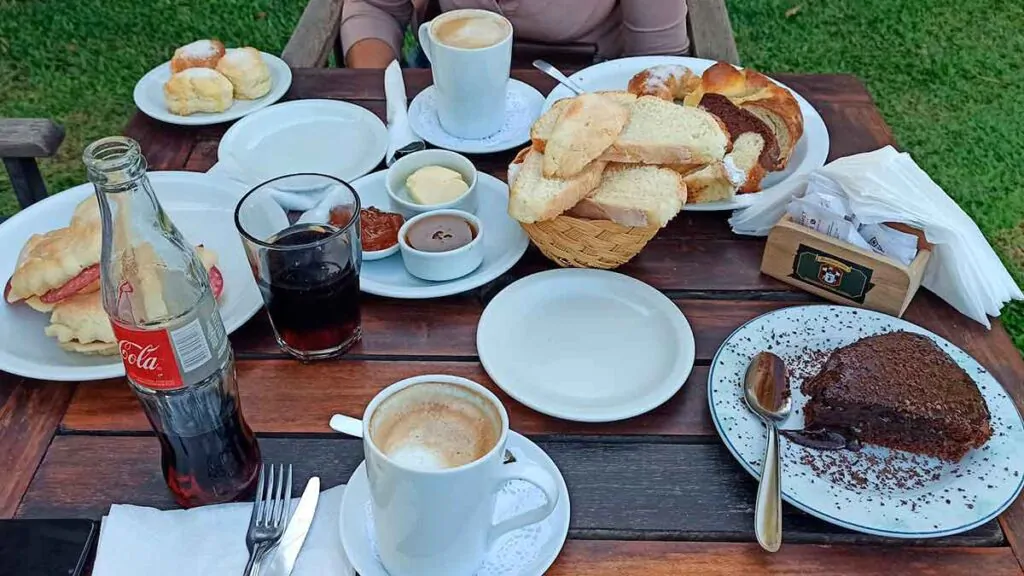 Hoffmeister Haus, abundante merienda en Villa General Belgrano