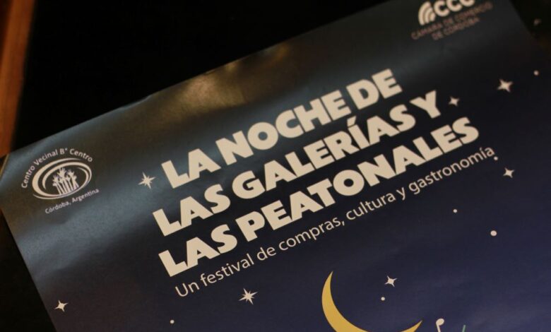 Imagen de la Noche de las Galerías y las Peatonales con artistas en vivo y exposición de autos antiguos