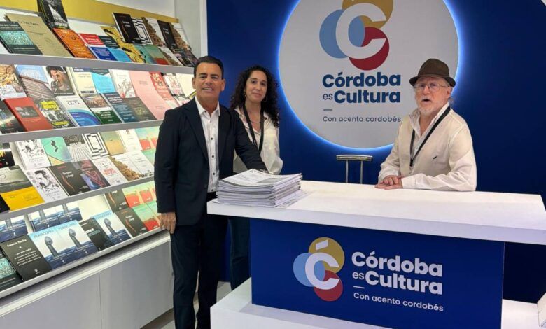 Imagen de la Feria Internacional del Libro de Buenos Aires con stand de Córdoba