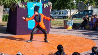 Función de teatro en la plaza de un barrio de Córdoba