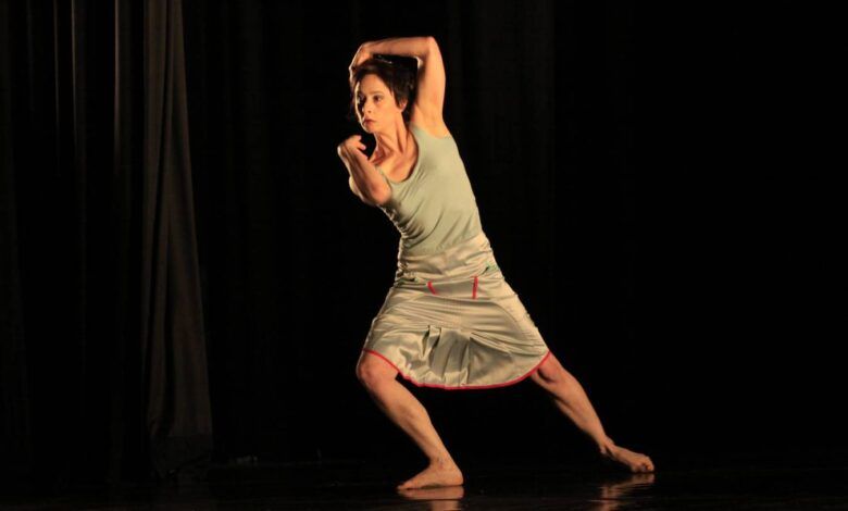 Ana Garat en el escenario, bailando con gracia y pasión