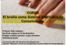 Persona leyendo en Braille