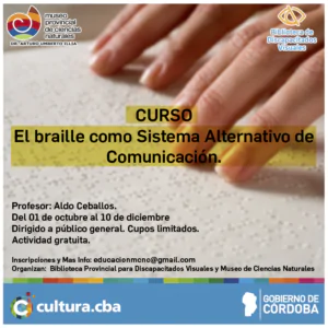 Persona leyendo en Braille